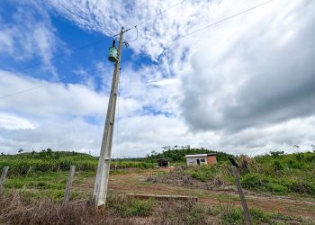 Famílias da Linha C-18, em Governador Jorge Teixeira, são beneficiadas com energia elétrica após atuação do deputado Pedro Fernandes  