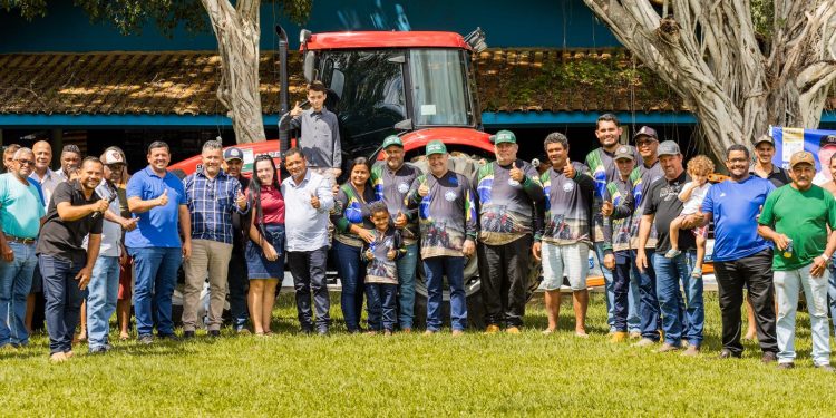 Trator e implementos fortalecem produção rural em Machadinho do Oeste com emenda do deputado Pedro Fernandes