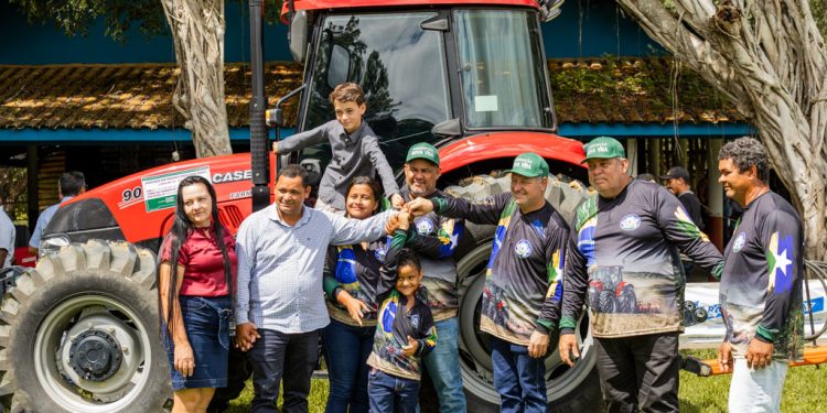Fotos – Entrega de equipamentos na Associação Nova Vida em Machadinho