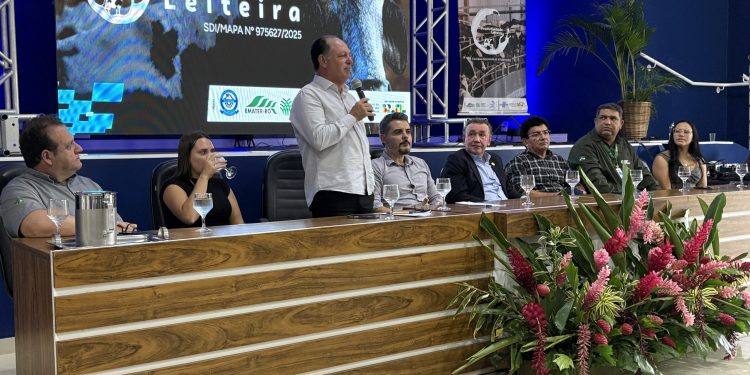 Deputado Pedro Fernandes defende valorização do produtor rural durante lançamento do Projeto de Produtividade Leiteira em Ariquemes Deputado Pedro Fernandes defende valorização do produtor rural durante lançamento do Projeto de Produtividade Leiteira em Ariquemes