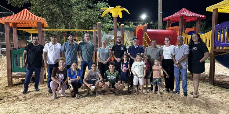 Emenda do deputado Pedro Fernandes garante implantação de playground para as crianças do bairro Jequitibá, em Rolim de Moura Emenda do deputado Pedro Fernandes garante implantação de playground para as crianças do bairro Jequitibá, em Rolim de Moura