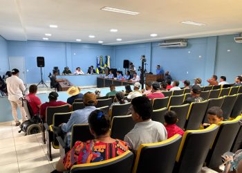 Deputado Pedro Fernandes apresenta requerimentos durante reunião da CPI do Leite em Machadinho do Oeste 