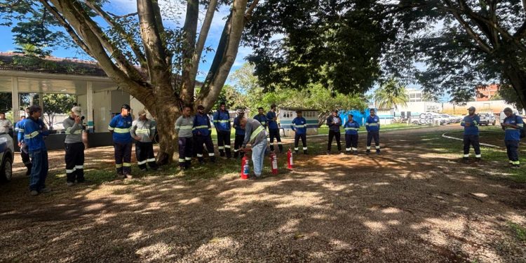Equipes da Aegea Rondônia passam por treinamento de prevenção e combate a princípios de incêndio e segurança no trabalho com inflamáveis Equipes da Aegea Rondônia passam por treinamento de prevenção e combate a princípios de incêndio e segurança no trabalho com inflamáveis