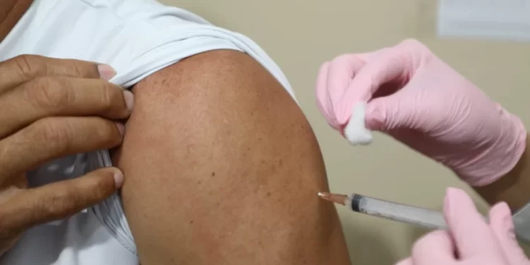 Campanha de vacinação contra influenza segue até maio e reforça prevenção à gripe