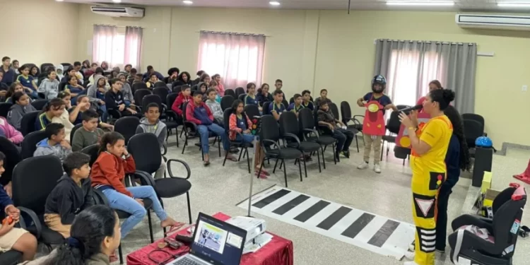 Movimento Maio Amarelo já realizou 290 ações em escolas e mobilizou mais de 44,7 mil pessoas em Rondônia Movimento Maio Amarelo já realizou 290 ações em escolas e mobilizou mais de 44,7 mil pessoas em Rondônia
