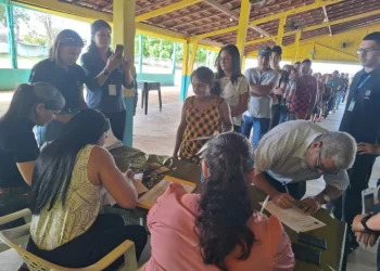 Governo de RO fortalece cidadania com entrega de Certidões de Regularização Fundiária em Cacaulândia Governo de RO fortalece cidadania com entrega de Certidões de Regularização Fundiária em Cacaulândia