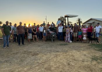 Associação rural de Vale do Paraíso recebe implementos agrícolas com recurso do deputado Pedro Fernandes