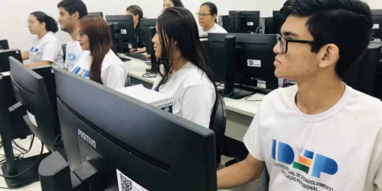 Inscrições para 28 cursos profissionalizantes remotos seguem até dia 25, em todo estado