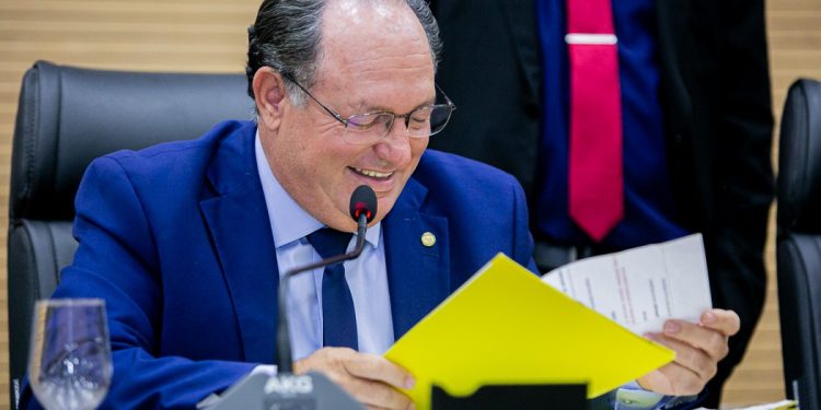 Deputado Pedro Fernandes celebra destaque da educação de Cujubim em premiação estadual  