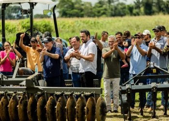 FOTOS NA ASSOC. DOS PROD. RURAIS DA LINHA C 105 – BOA UNIÃO
