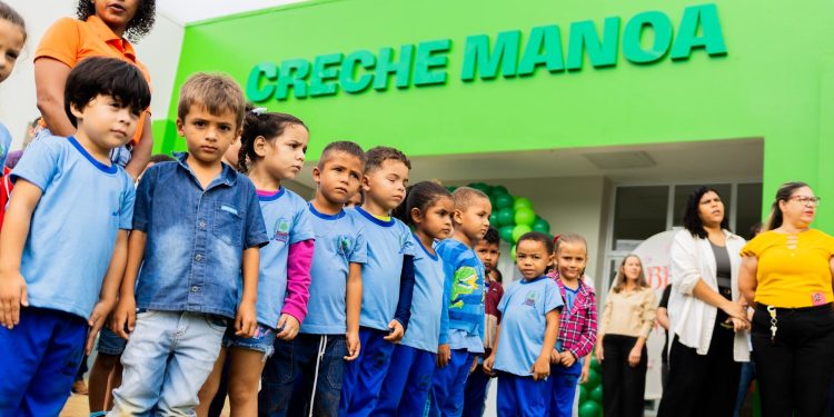 Deputado Pedro Fernandes celebra inauguração da Creche Manoa em Cujubim  