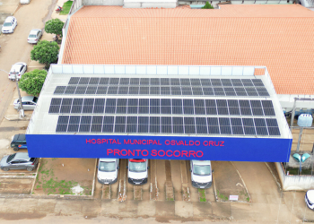 Hospital Municipal de Alto Paraíso recebe placas solares com apoio do deputado Pedro Fernandes