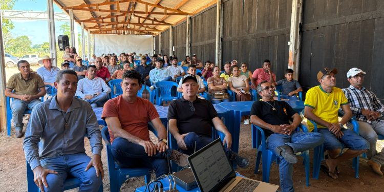 Associação Aproleite de Urupá recebe implementos agrícolas com recurso do deputado Pedro Fernandes