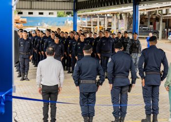 Fotos da inauguração da nova garagem e entrega de Voto de Louvor no 7º Batalhão.
