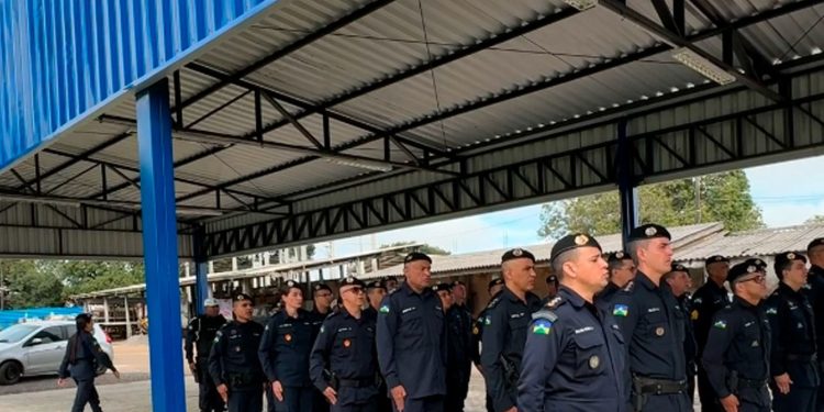Deputado Pedro Fernandes celebra inauguração da garagem coberta do 7º Batalhão da Polícia Militar em Ariquemes