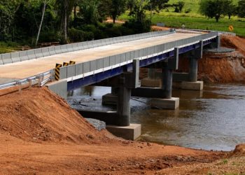 Ponte sobre o Rio Pimenta Bueno na RO-495 no Cone Sul entra na etapa final e tem tráfego liberado