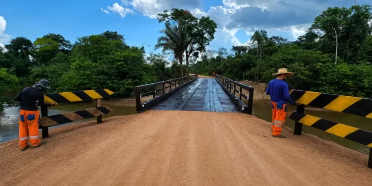 Ponte de madeira sobre o rio Novo Mundo é concluída na RO-267, em Alvorada do Oeste Ponte de madeira sobre o rio Novo Mundo é concluída na RO-267, em Alvorada do Oeste