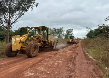 Serviços de manutenção na RO-135 entre Vila Marcão e Porto Rolim do Guaporé são iniciados