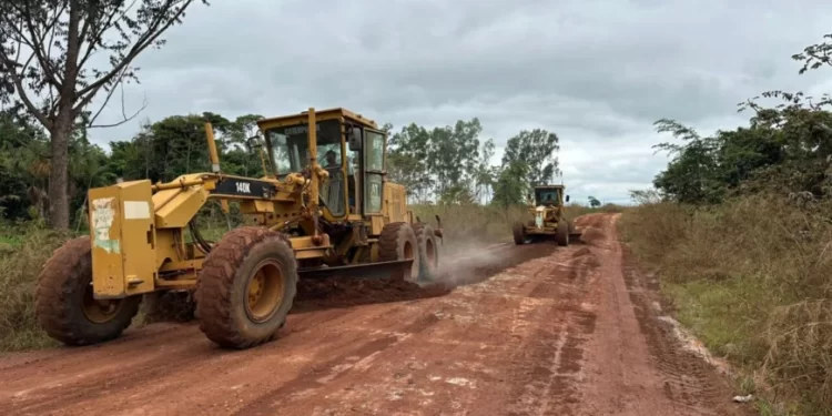 Serviços de manutenção na RO-135 entre Vila Marcão e Porto Rolim do Guaporé são iniciados