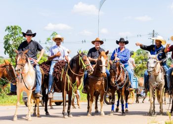 Deputado Pedro Fernandes celebra a tradição e cultura durante 14ª cavalgada da Expobim  