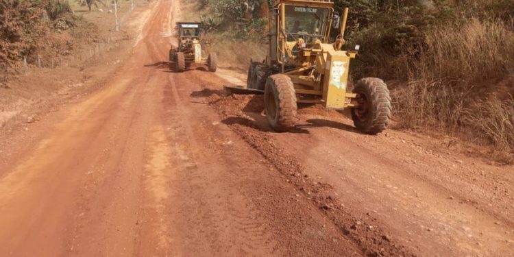 Governo de RO recupera mais de 500 km de rodovias e impulsiona escoamento da produção na Zona da Mata Governo de RO recupera mais de 500 km de rodovias e impulsiona escoamento da produção na Zona da Mata