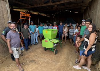 Produtores do consórcio Terra Prometida são beneficiados com implementos agrícolas com recursos do deputado Pedro Fernandes