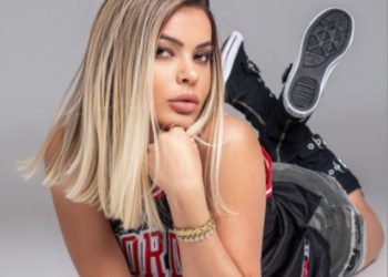A brasileira que conquistou o pop internacional com autenticidade
