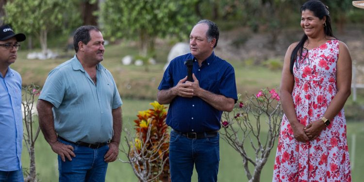 FOTOS NA COMUNIDADE LAMARQUINHA FOTOS NA COMUNIDADE LAMARQUINHA