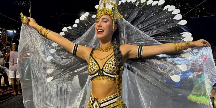 Nívea Alchorne é a nova Rainha de Bateria da Novo Império Nívea Alchorne é a nova Rainha de Bateria da Novo Império