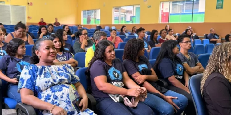 Governo de RO entrega kits profissionais e certificados do Programa Vencer a 124 concluintes Governo de RO entrega kits profissionais e certificados do Programa Vencer a 124 concluintes