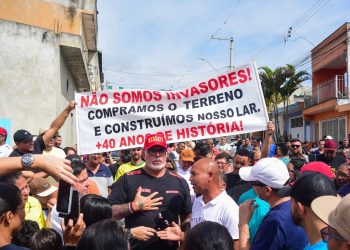 Alexandre Frota articula diálogo entre moradores e Prefeitura de Cotia em meio a conflito habitacional