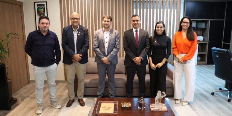 Diretoria do Instituto Federal de Rondônia é recebida pelo Procurador-Geral de Justiça