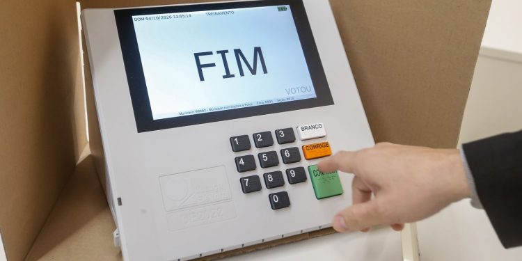 467 urnas foram substituídas nas duas primeiras horas de votação do segundo turno