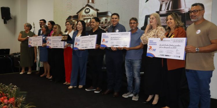ProAR premia escolas e estudantes da rede pública em RO