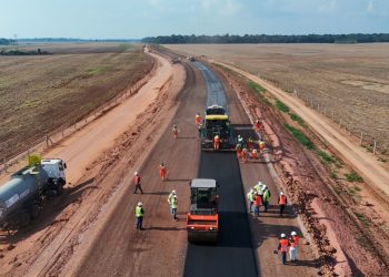 Acesso ao Porto Novo avança com pavimentação de 3 quilômetros e construção de pontes