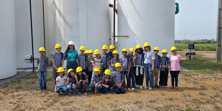 Alunos do 5º ano conhecem tratamento de água e esgoto em Ariquemes Alunos do 5º ano conhecem tratamento de água e esgoto em Ariquemes