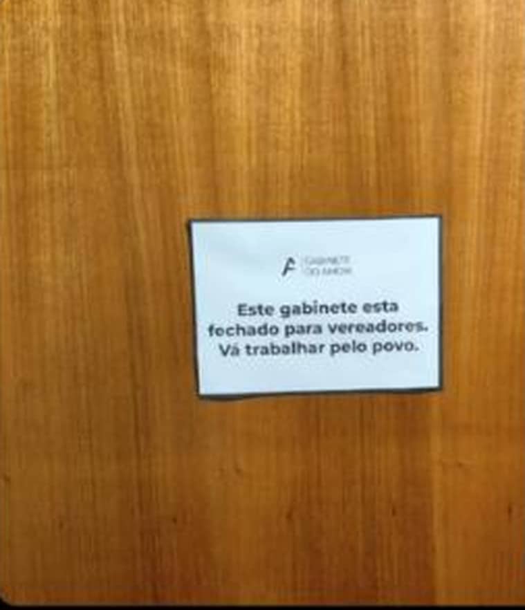 Amom Mandel cai 59% nos votos depois de fechar a porta do gabinete aos vereadores