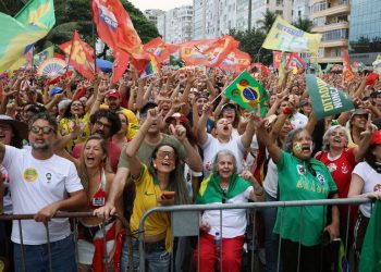 Atos pró-democracia e em apoio a Lula reúnem milhares no Rio, em Brasília e em outras capitais