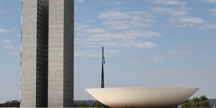 Câmara aprova aumento do teto do MEI e perdão de dívidas; texto vai ao Senado