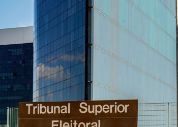Ministro do TSE proíbe nova suspensão do canal “Exército do Lula”