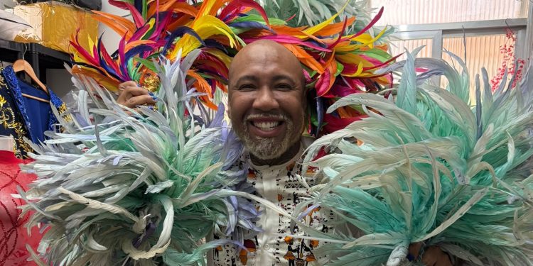 Daniel Zarmanno projeta Carnaval 2027 com criações exclusivas à frente de seu ateliê Daniel Zarmanno projeta Carnaval 2027 com criações exclusivas à frente de seu ateliê