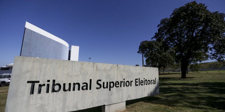 Kassio reúne campanhas de Lula e Flávio e alerta para aumento de ações no TSE