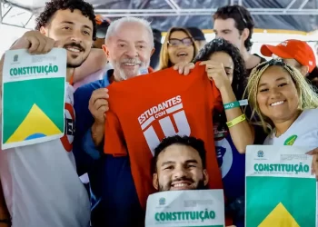 Lula promete versão universitária do Pé-de-Meia se for reeleito