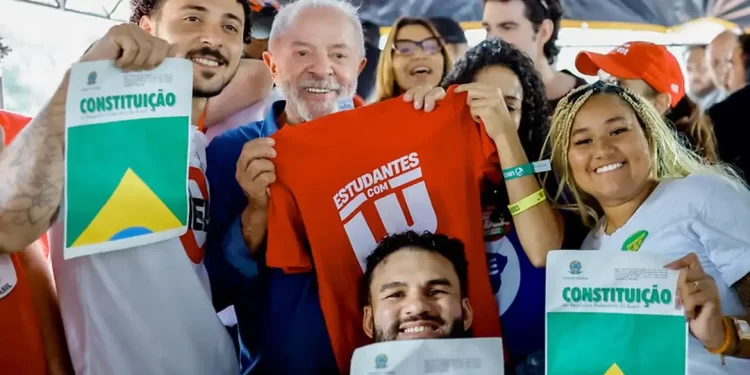 Lula promete versão universitária do Pé-de-Meia se for reeleito