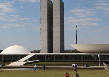 Calendário especial pode acelerar votação da PEC do fim da escala 6×1 no Senado