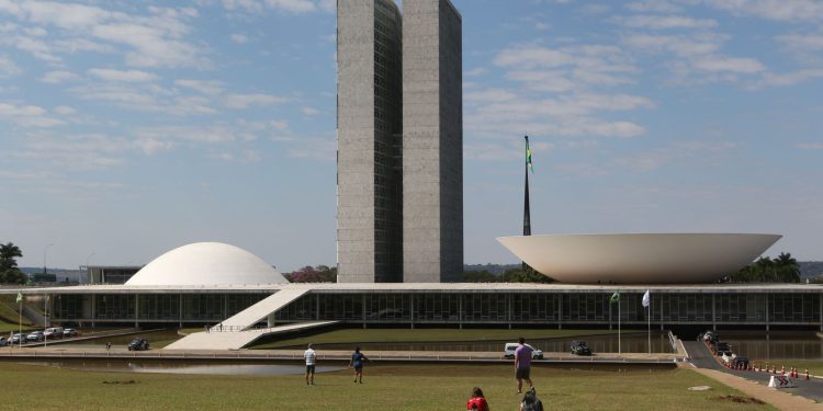 Calendário especial pode acelerar votação da PEC do fim da escala 6×1 no Senado