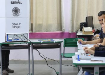 Polícia Militar detém pessoas por crimes eleitorais em São Paulo; fotografar urna é proibido