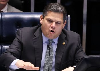 Senado aprova PEC do fim da escala 6×1 por 75 a 1; Alcolumbre promulga nesta sexta