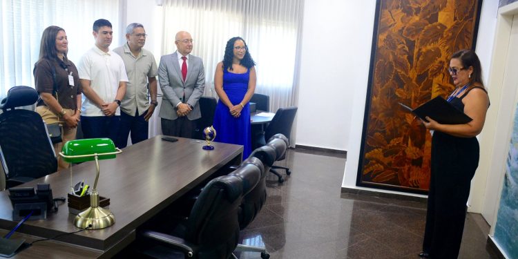 TRT-14 empossa dois novos técnicos judiciários para atuar em Varas de Rondônia e Acre