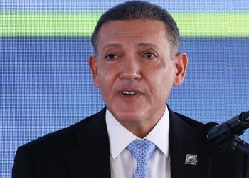TSE garante voto a quem estiver na seção eleitoral às 17h em Salvador; pedido para ampliar horário será analisado TSE garante voto a quem estiver na seção eleitoral às 17h em Salvador; pedido para ampliar horário será analisado